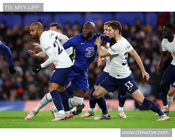 英超激战切尔西大胜热刺6比2神扑引发争议判罚全场沸腾